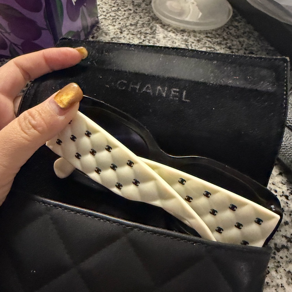 CHANEL Black and Cream Sunglasses - Picture 3 of 9
